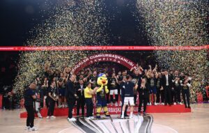 İSTANBUL (AA) – Basketbolda 38. Erkekler Cumhurbaşkanlığı Kupası'nı Fenerbahçe Beko