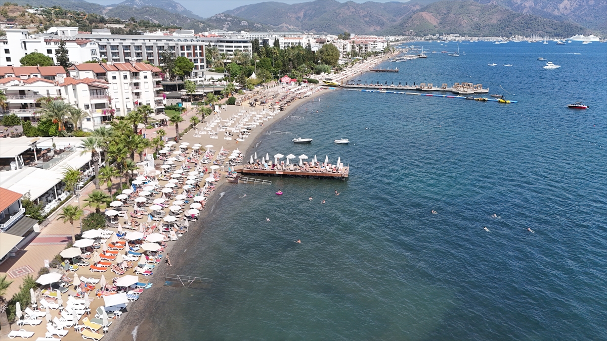 Fethiye ve Marmaris sahillerinde yoğunluk sürüyor