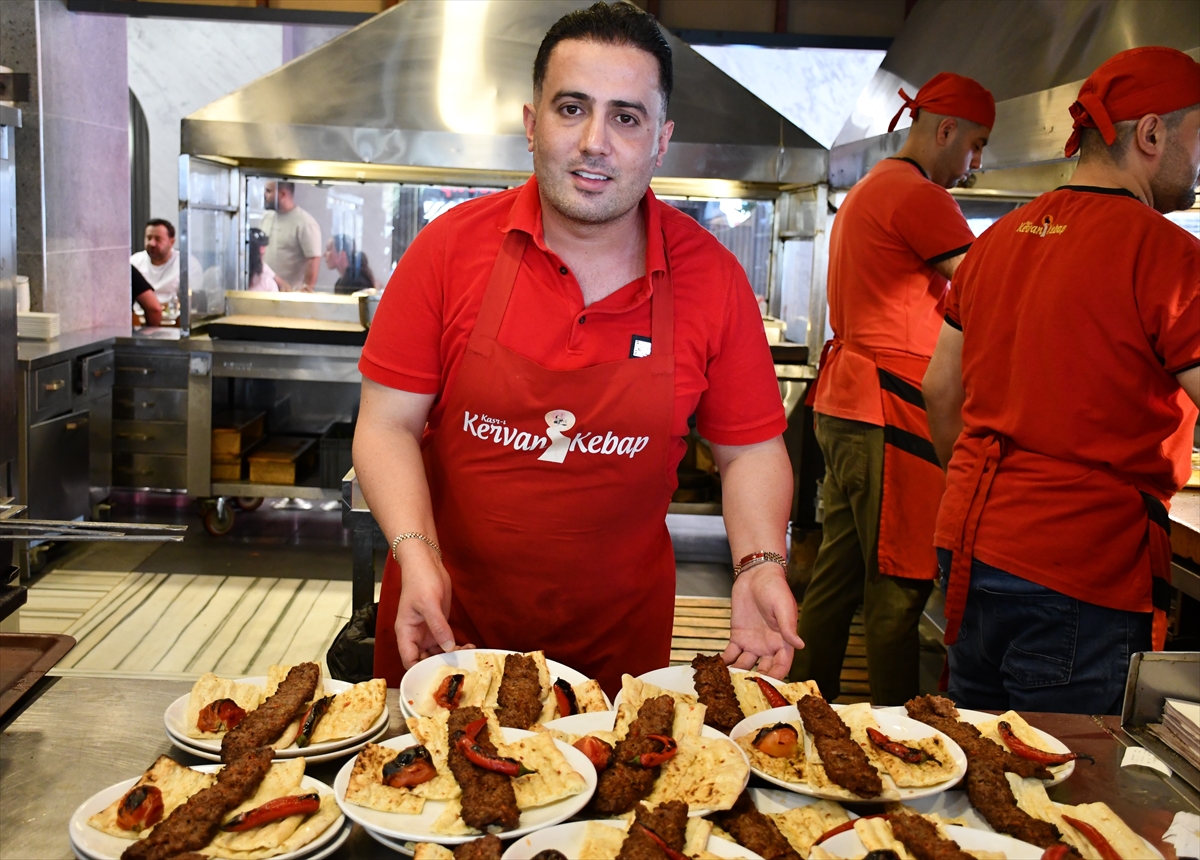 Fransa'da bir kasabada kebapçı açılmasının yasaklanması Adana'da tepkiyle karşılandı