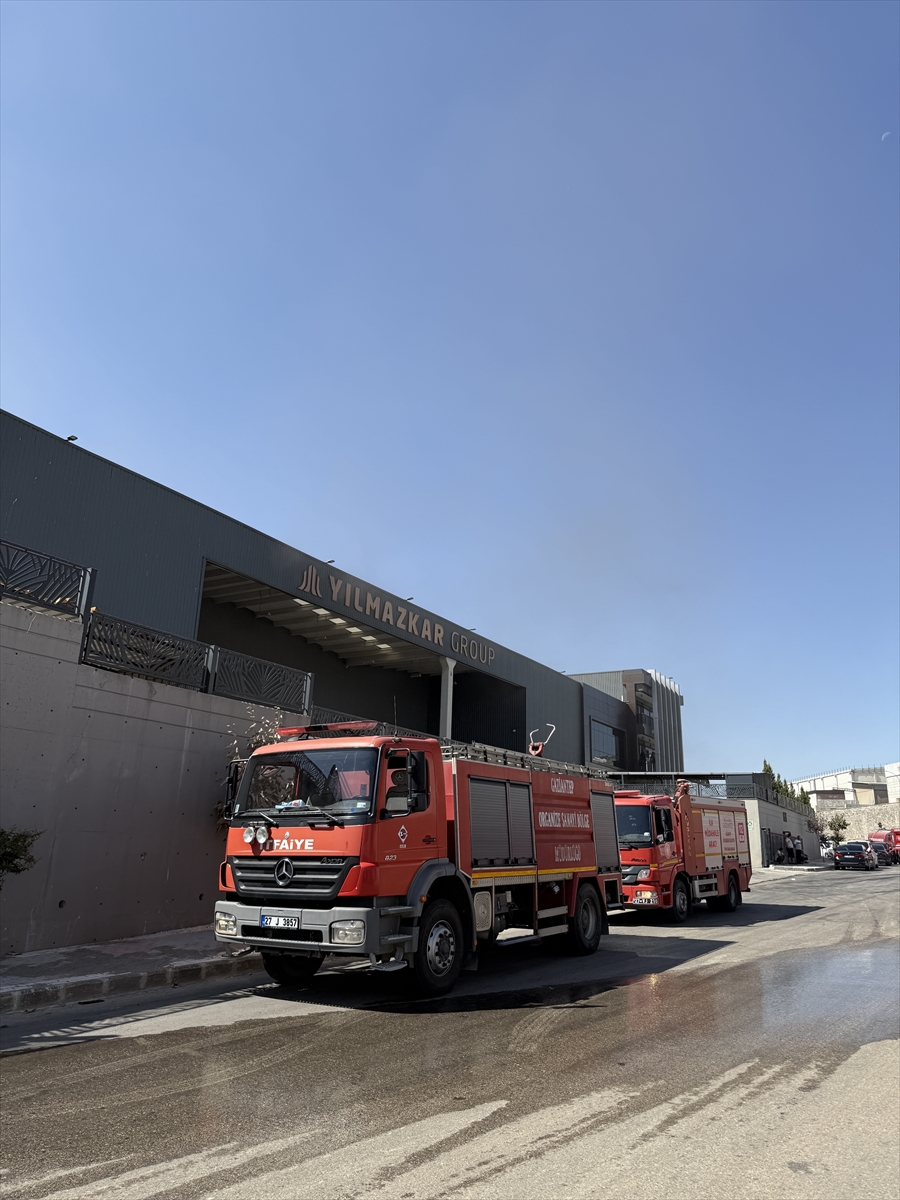 Gaziantep'te fabrikada çıkan yangında 2 işçi dumandan etkilendi