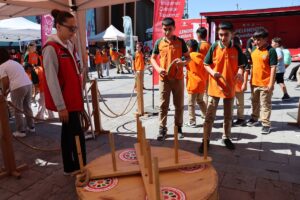 ERZİNCAN (AA) – Geleneksel Oyunlar Tırı'nın 39'uncu durağı Erzincan oldu.