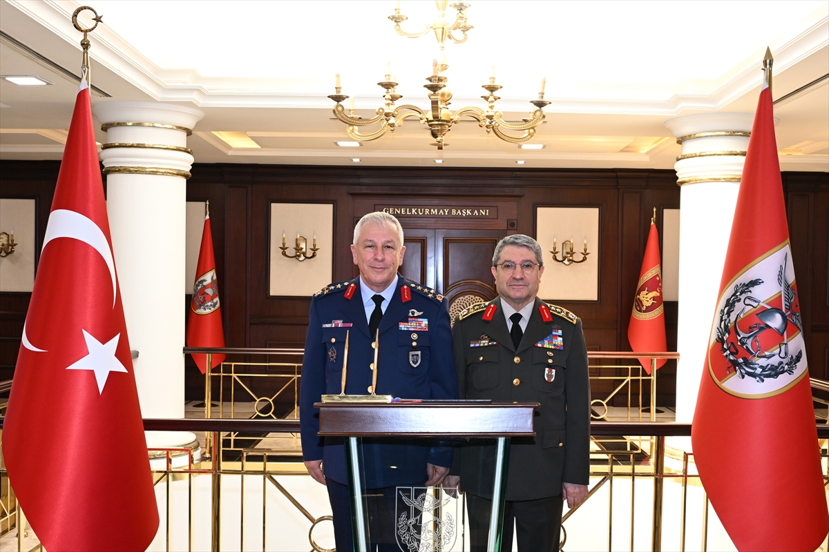 Genelkurmay Başkanı Orgeneral Bayraktaroğlu, Kuvvet Komutanlarını kabul etti