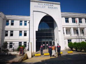 GİRESUN (AA) – Giresun'un Bulancak ilçesinde fındık çaldıkları iddiasıyla yakalanan