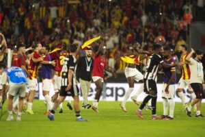 - Göztepe: 2 - Beşiktaş: 0 (İlk yarı)