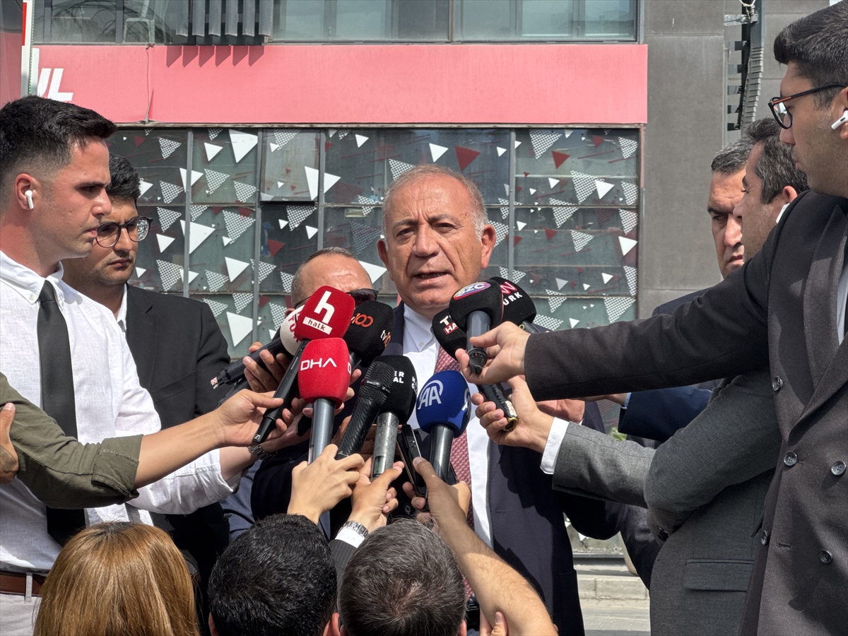 Gürsel Tekin, CHP İstanbul İl Başkanlığı önünde konuştu: