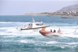 - Sahil Güvenlik ekipleri ve deniz polisinin gösteri sunduğu etkinlikte,