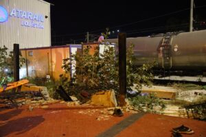 HATAY (AA) – Hatay'ın İskenderun ilçesinde kontrolden çıkan otomobilin kaldırımda