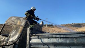 HATAY (AA) – Hatay'ın Belen ilçesinde seyir halindeki tırda çıkan