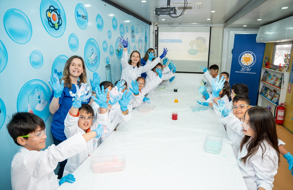 IMCD, TEGV iş birliğiyle Eskişehir'de kalıcı bilim sınıfı kurdu