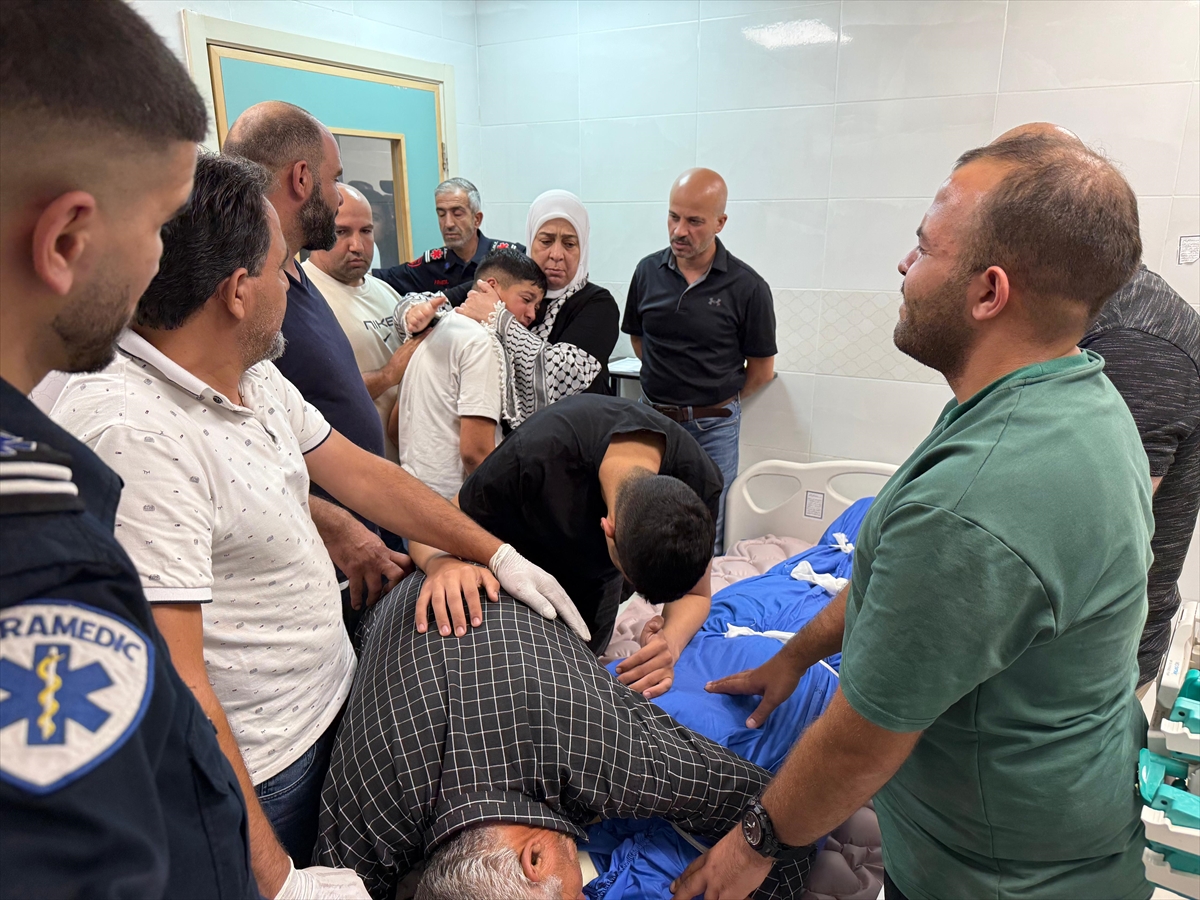 İsrail askerlerinin, işgal altındaki Batı Şeria'da ateş açarak yaraladığı bir Filistinli öldü