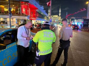 İSTANBUL (AA) – İstanbul'da polis ekipleri, asayişin sağlanması ve olası