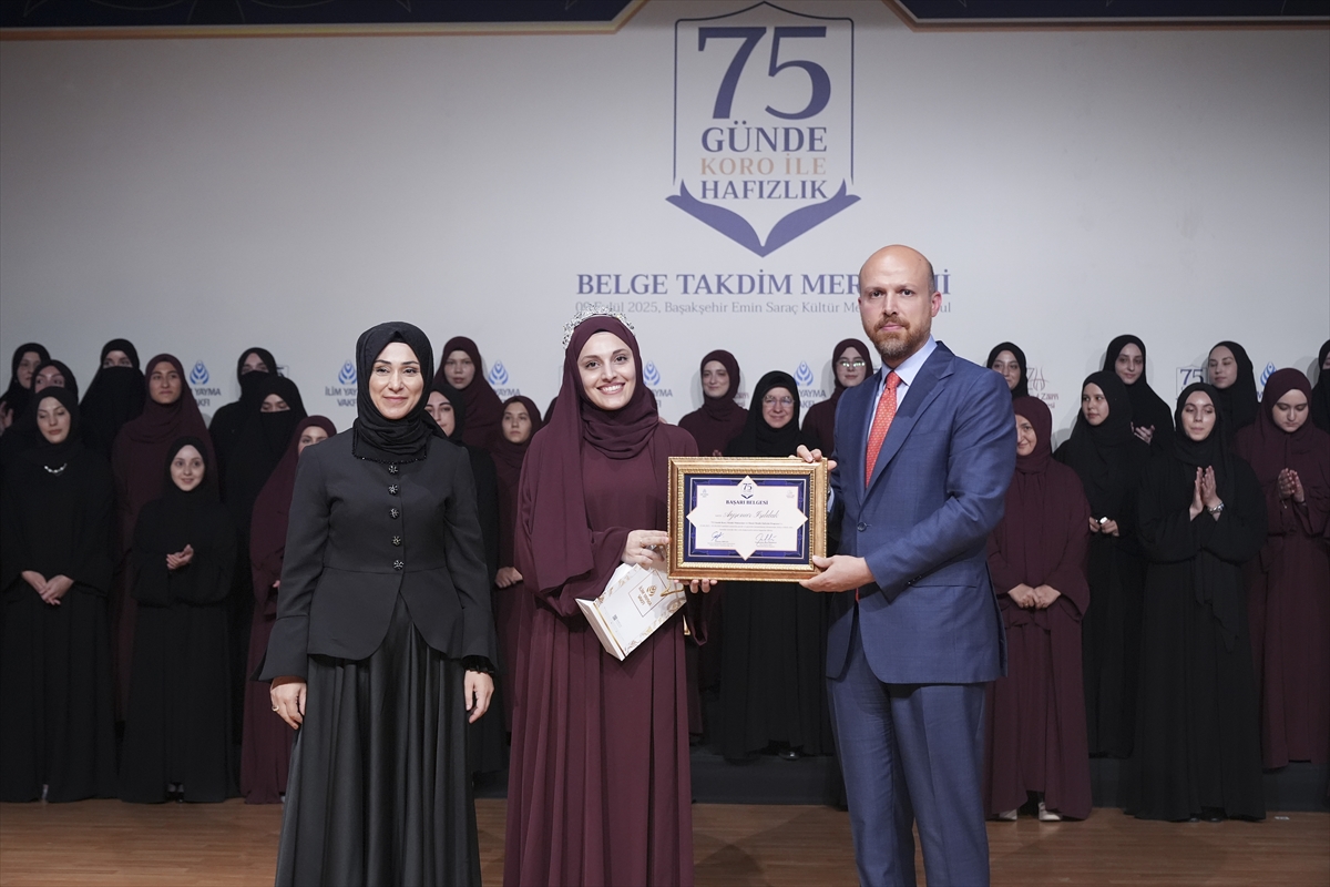 İstanbul'da, “75 Günde Hafızlık Programı”nı tamamlayan 52 kız öğrenciye hafızlık belgeleri verildi