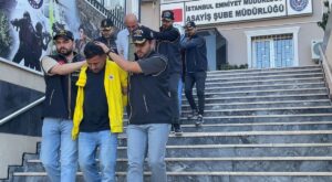 İSTANBUL (AA) – İstanbul'da çaldıkları araçları parçalayıp yedek parça olarak