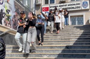 İSTANBUL (AA) – İstanbul'da düzenlenen operasyonda, fuhşa zorlandıkları tespit edilen