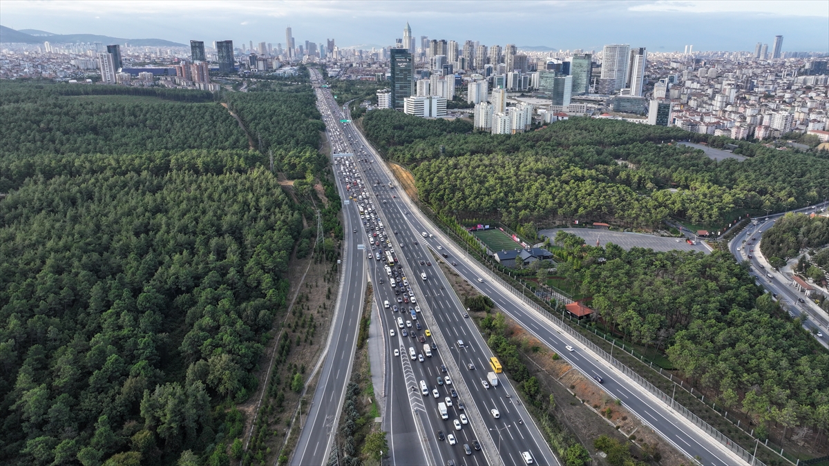 İstanbul'da haftanın ilk iş gününde trafik yoğunluğu