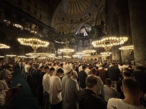 İSTANBUL (AA) – İstanbul'daki camilerde Mevlit Kandili dolayısıyla düzenlenen programlarda