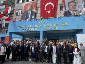 İSTANBUL (AA) – İstanbul Valisi Davut Gül, bağımlılığın çeşitli şekillerde