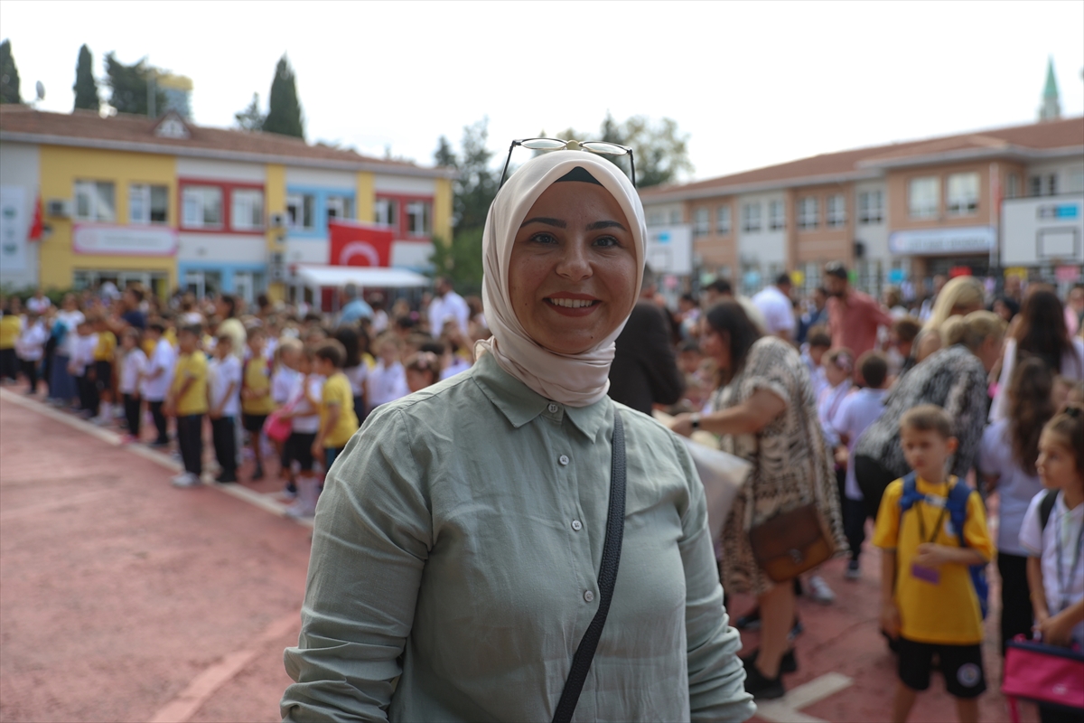 İstanbul'daki okullarda yeni eğitim öğretim yılının ilk ders zili çaldı