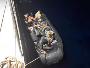 İZMİR (AA) – İzmir'in Menderes ve Çeşme ilçeleri açıklarında 20