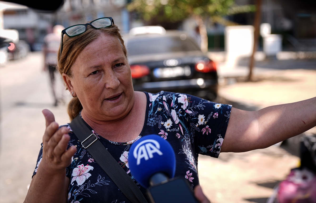 İzmir Karşıyaka'da toplanmayan çöpler tepkiye neden oluyor