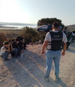 - Göçmen kaçaklığı iddiasıyla 2 şüpheli gözaltına alındı