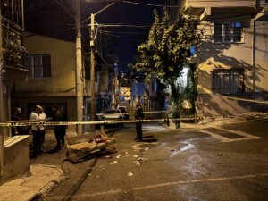 İZMİR (AA) – İzmir'in Karabağlar ilçesinde çıkan bıçaklı kavgada 1