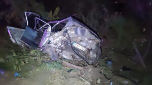 İZMİR (AA) – İzmir'in Ödemiş ilçesinde kamyonet ile otomobilin çarpışması