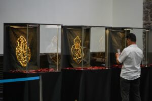 İZMİR (AA) – İzmir'de Mevlid-i Nebi Haftası dolayısıyla "Mukaddes Emanetler"