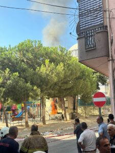 İZMİR (AA) – İzmir'in Karabağlar ilçesinde trafoda çıkan yangın çevreye