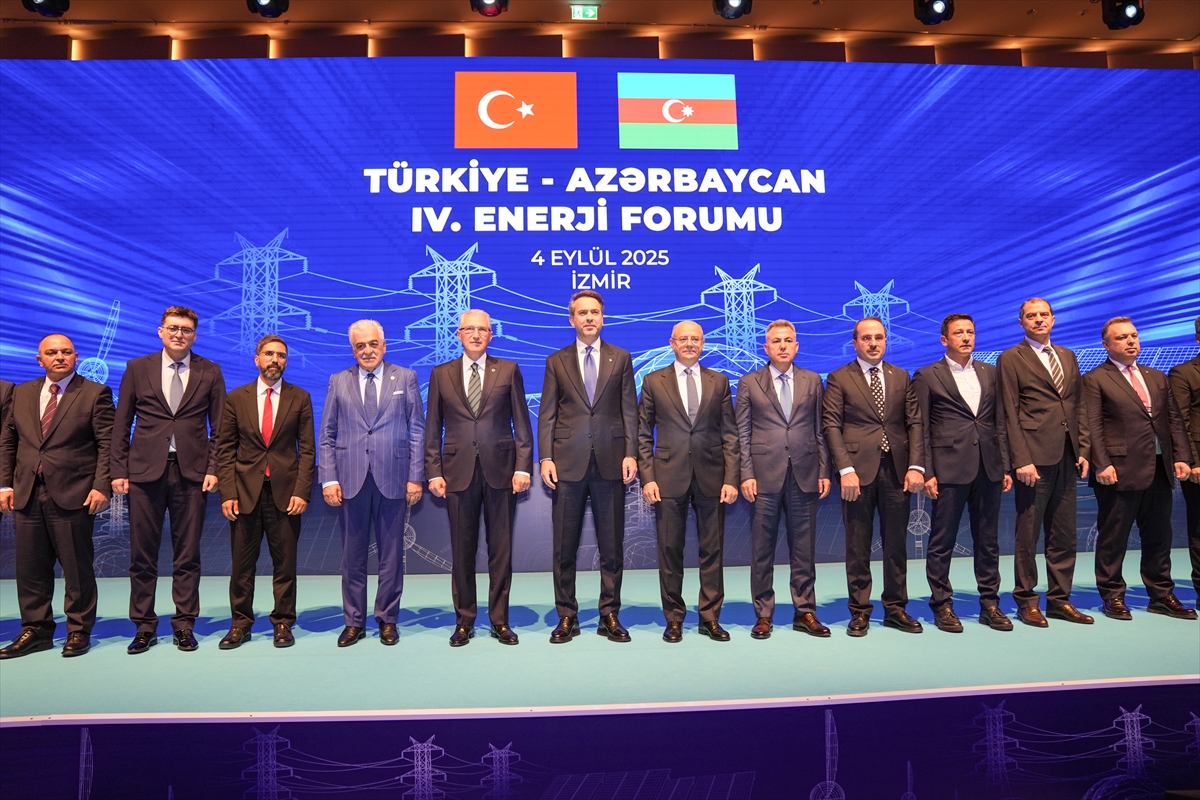 Enerji ve Tabii Kaynaklar Bakanı Bayraktar, İzmir'de Türkiye-Azerbaycan 4. Enerji Forumu'nda konuştu: