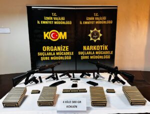 - Aramalarda, 4 kilo 300 gram kokain, ruhsatsız 6 tabanca,