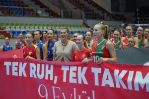 İZMİR (AA) – İzmir'deki kadın voleybol takımları, kentin düşman işgalinden