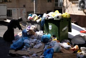 İZMİR (AA) – İzmir'in Karşıyaka ve Konak ilçelerinde yaşayan vatandaşlar,