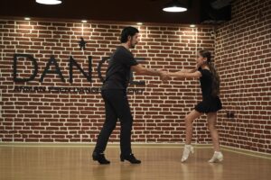 İZMİR (AA) – İzmir'de küçük yaşlarda dans etmeye başlayan ve