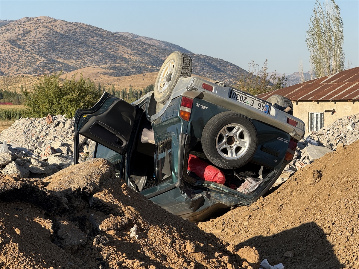 Kahramanmaraş'ta devrilen cipteki 3 kişi yaralandı