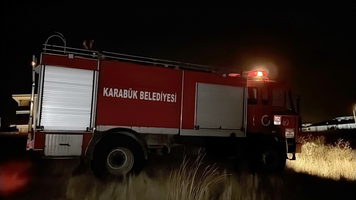 Karabük'te evlere yakın noktada çıkan anız yangını söndürüldü
