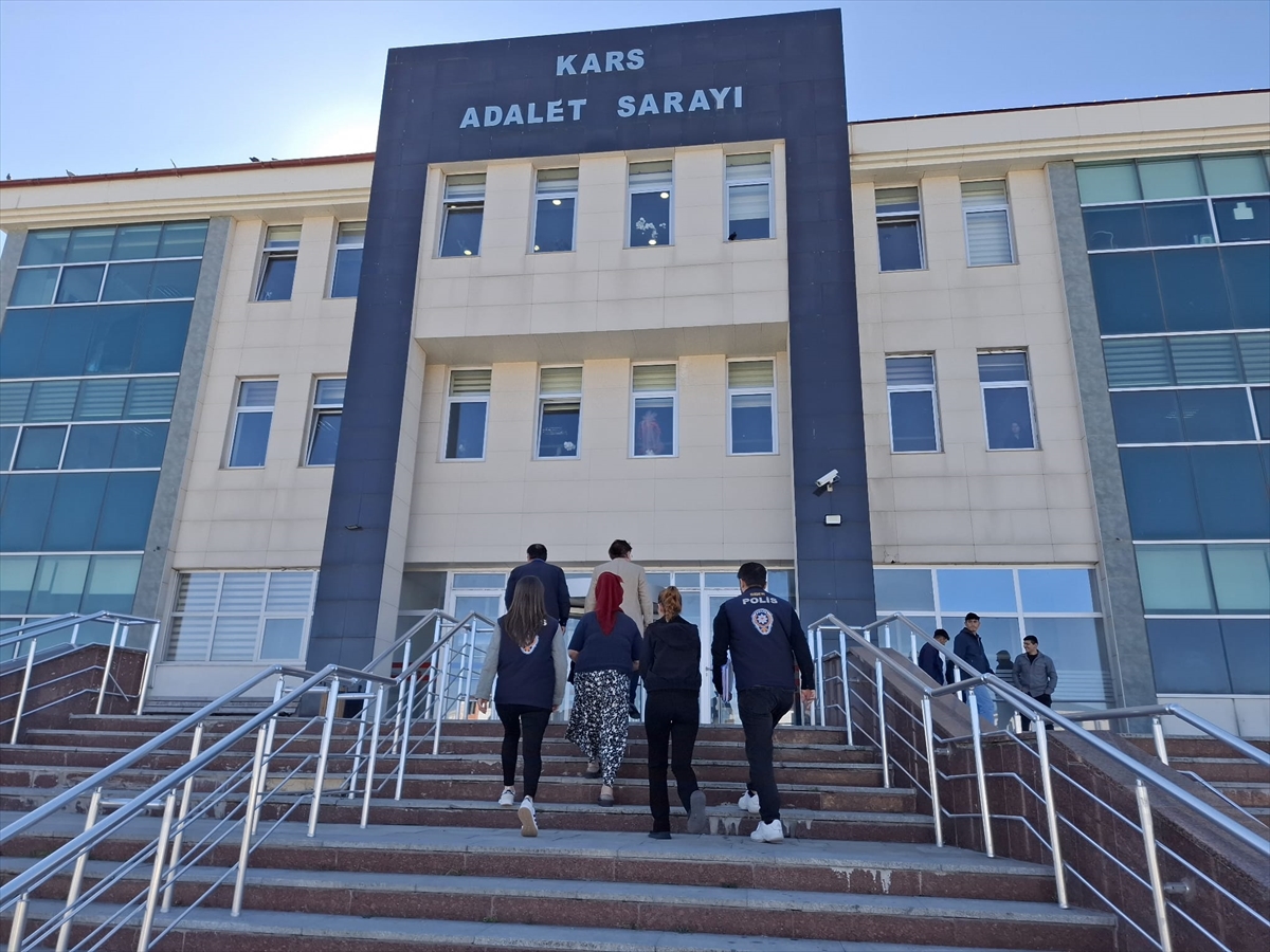 Kars'ta dolandırıcılık iddiasıyla 2 kadın yakalandı