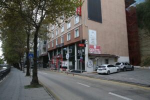 KASTAMONU (AA) – Kastamonu'da kaldığı otelin penceresinden düşen kadın yaşamını