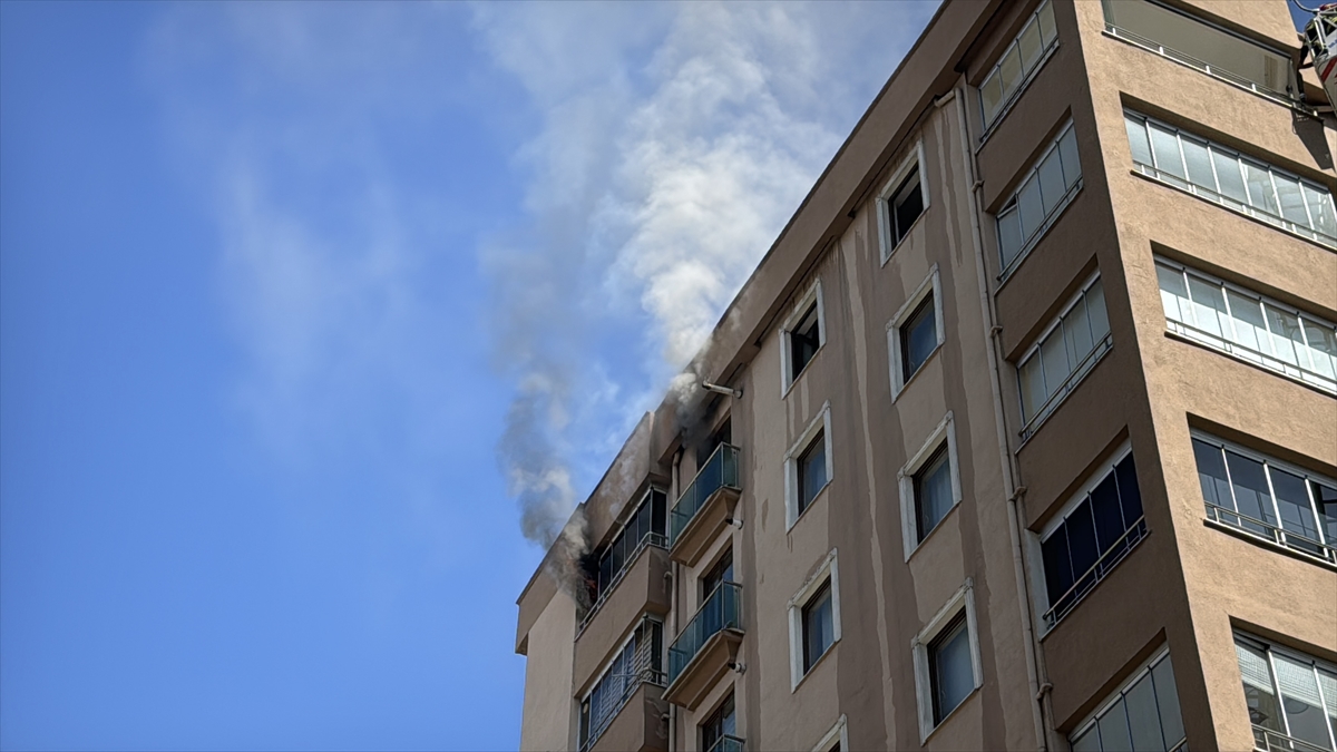 GÜNCELLEME – Kayseri'de apartmanın çatısında çıkan yangın söndürüldü