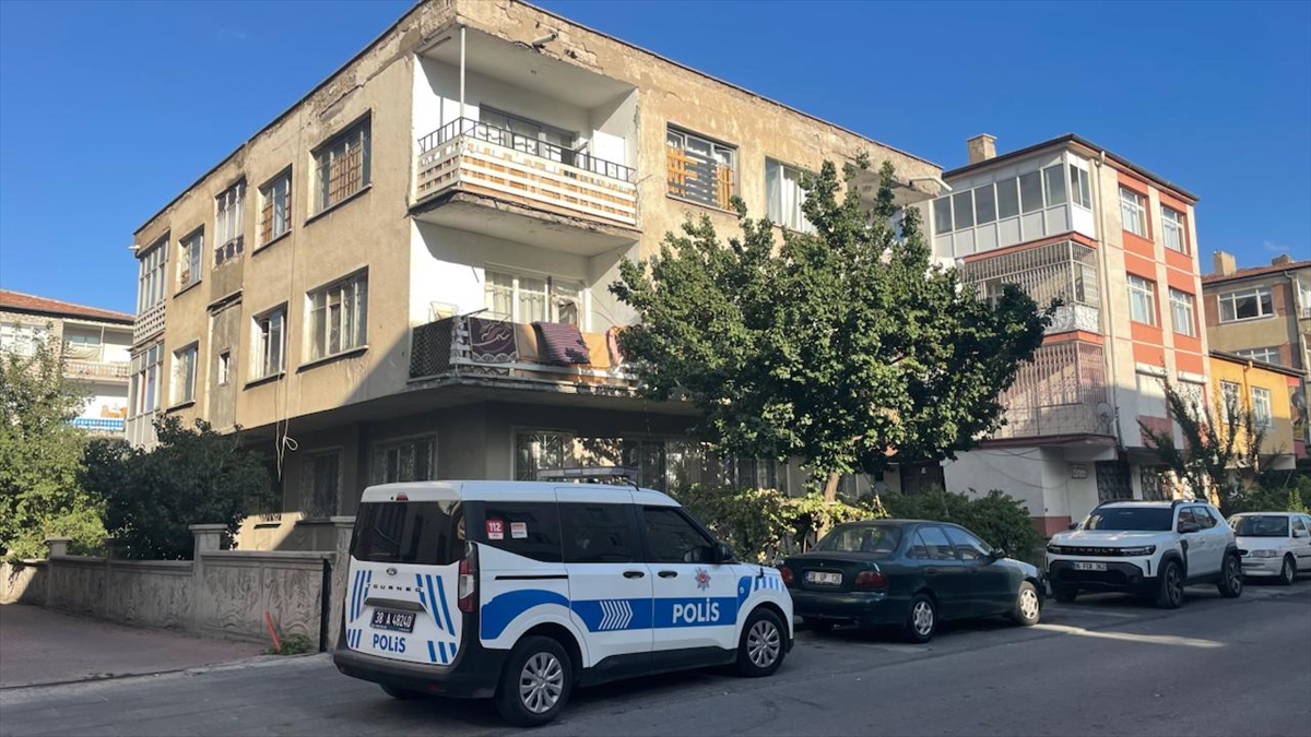 Kayseri'de balkondan düşen 2 yaşındaki çocuk ağır yaralandı
