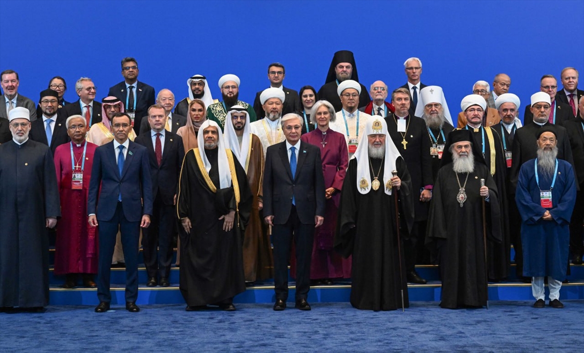 Kazakistan'da, dünyadaki farklı din ve inançların temsilcileri bir araya geldi