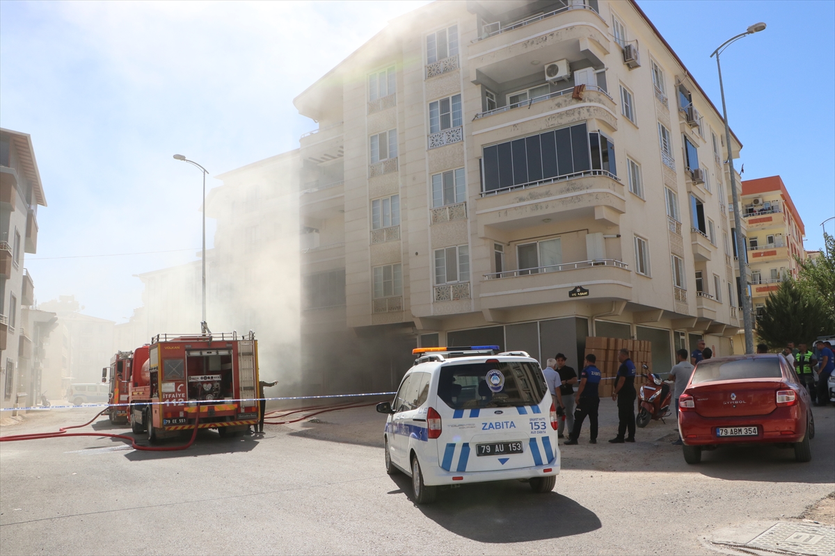 Kilis'te tekstil atölyesinde çıkan yangın söndürüldü