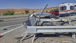 KIRIKKALE (AA) – Kırıkkale'de otomobilin bariyerlere çarpması sonucu 1 kişi