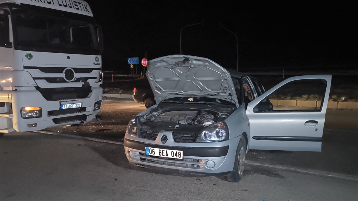 Kırıkkale’de tır ile çarpışan otomobildeki 2'si çocuk 6 kişi yaralandı