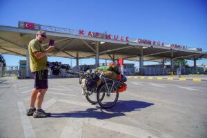 EDİRNE (AA) – Dünyayı adım adım dolaşan İngiliz gezgin Karl