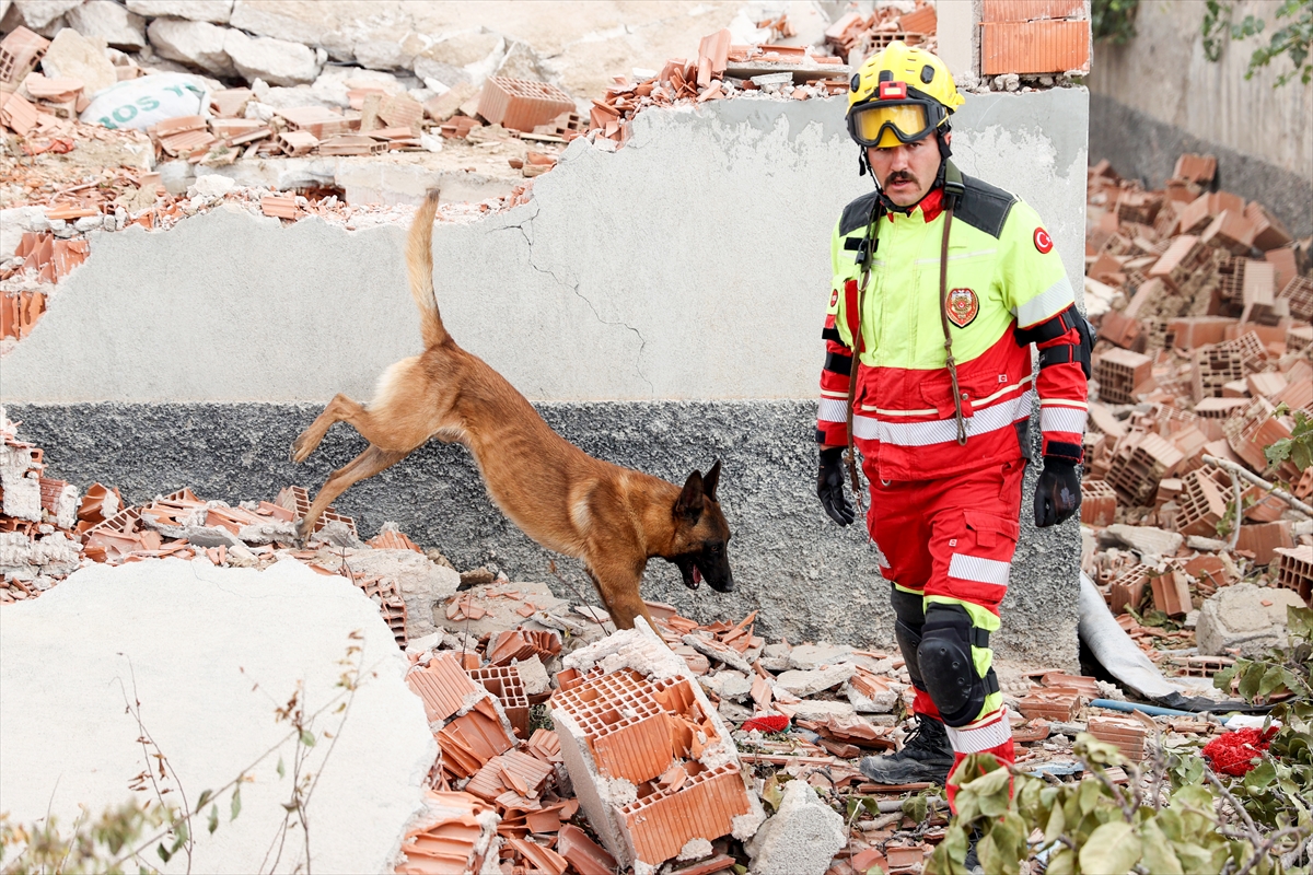 Konya'da AFAD koordinesinde deprem tatbikatı yapıldı