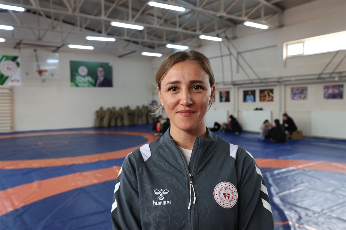 Kosovalı kadın güreşçiler Edirne'de kamp yapıyor