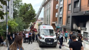 İSTANBUL (AA) – Küçükçekmece'de 5 katlı binada çıkan yangında 1