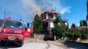 KÜTAHYA (AA) – Kütahya'nın Çavdarhisar ilçesinde, bir binanın teras katında