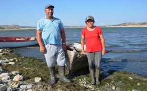 - Çiftin Porsuk Barajı'nda avladığı balıklar kent merkezinde alıcı buluyor,